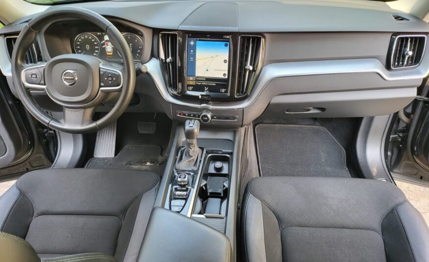 VOLVO XC60 D4 MOMENTUM AUT