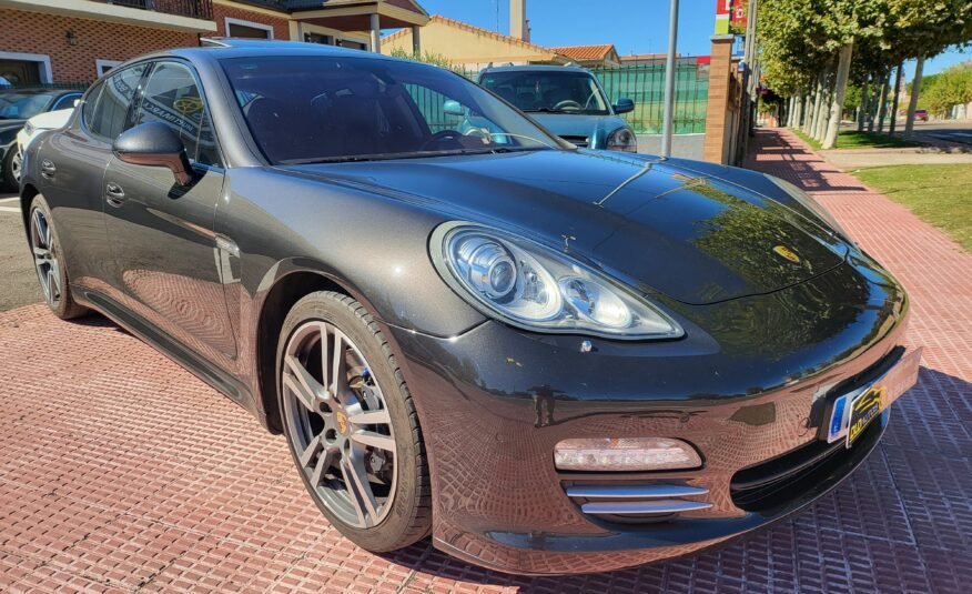 PORSCHE Panamera 4