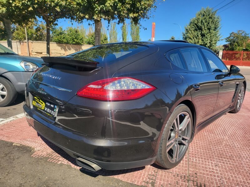 PORSCHE Panamera 4