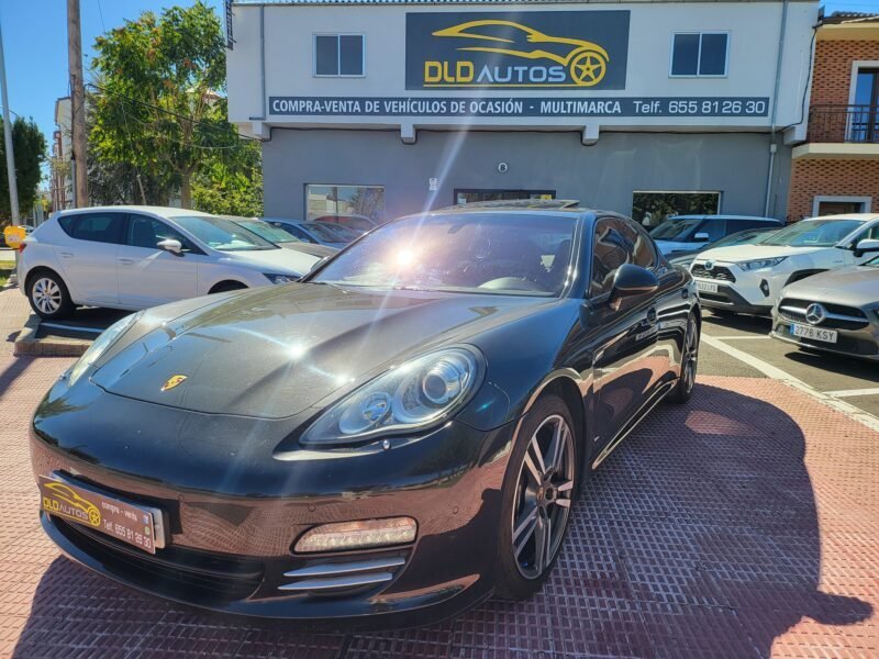 PORSCHE Panamera 4