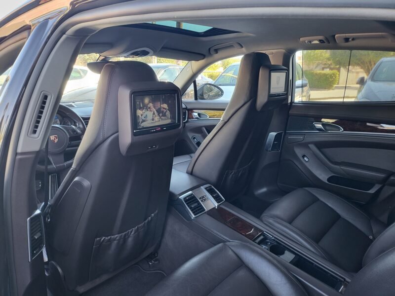 PORSCHE Panamera 4
