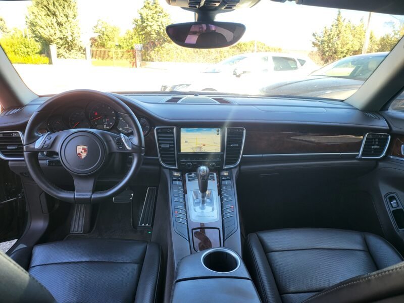 PORSCHE Panamera 4