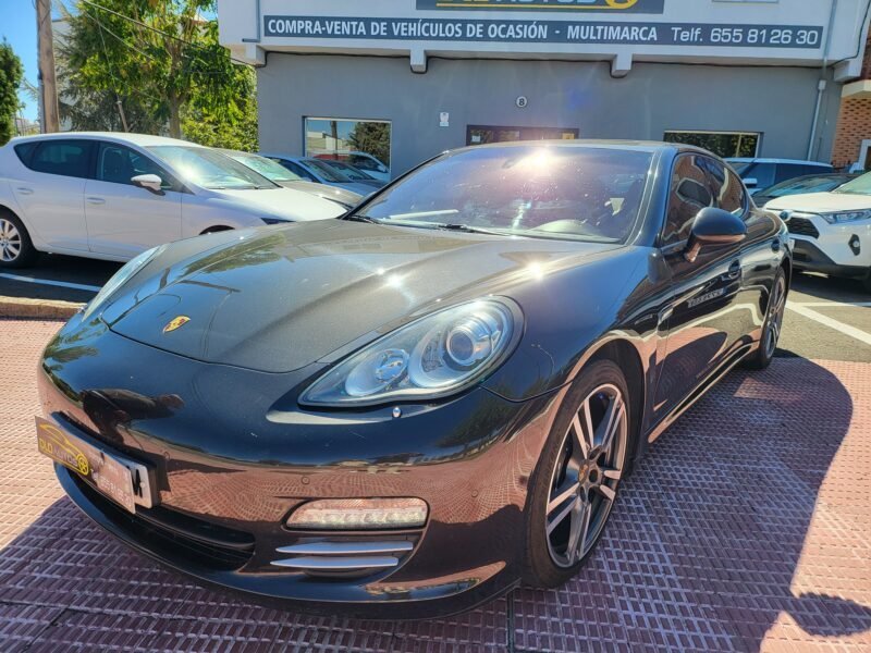 PORSCHE Panamera 4