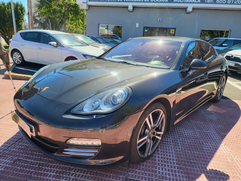 PORSCHE Panamera 4
