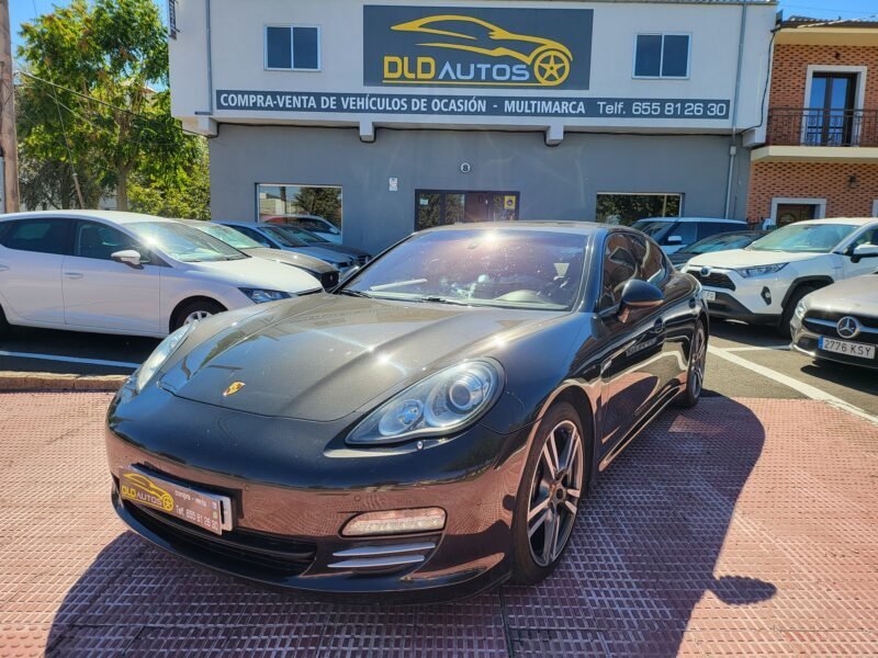 PORSCHE Panamera 4
