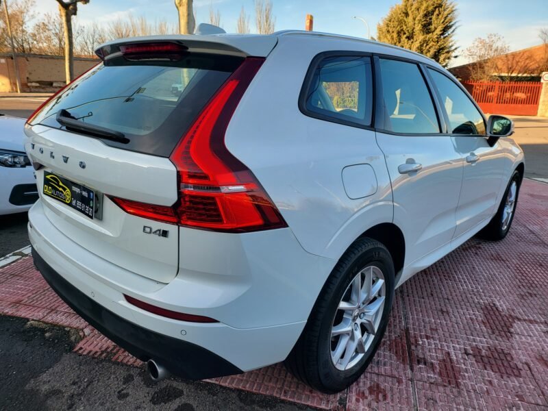 VOLVO XC60 2.0 D4 AWD Momentum Auto 5p.