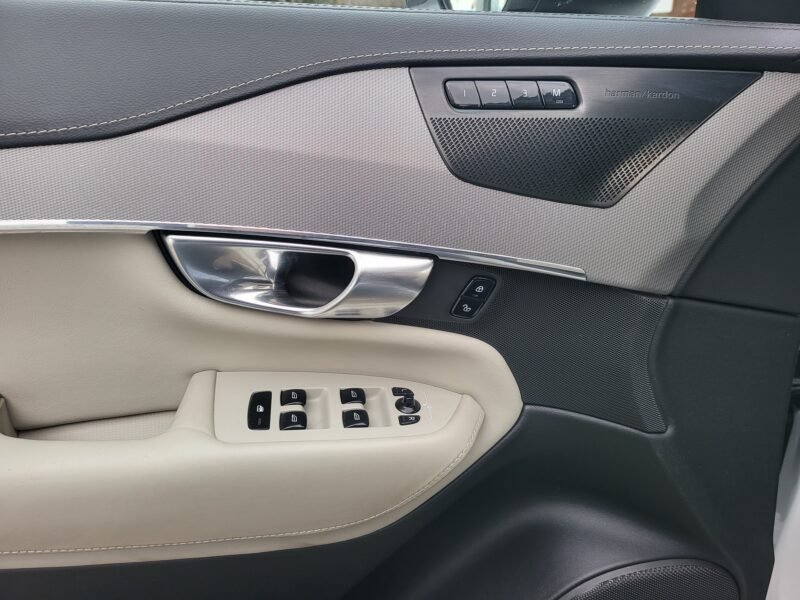 VOLVO XC90 AWD T8 R DESING