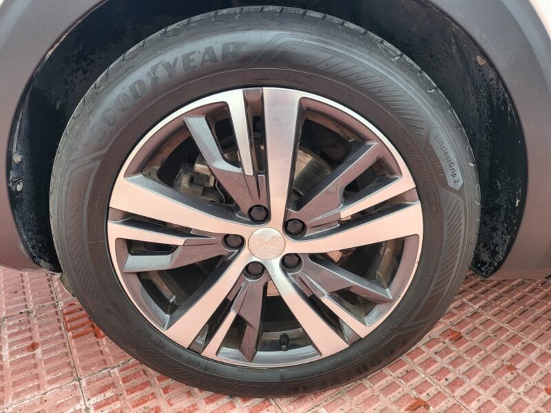 PEUGEOT 3008 1.5 BLUEHDI ALLURE