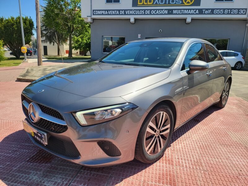 MERCEDES-BENZ CLASE A 180 SEDAN