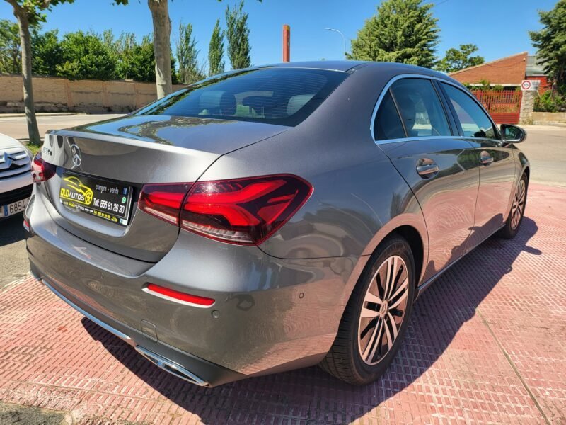 MERCEDES-BENZ CLASE A 180 SEDAN