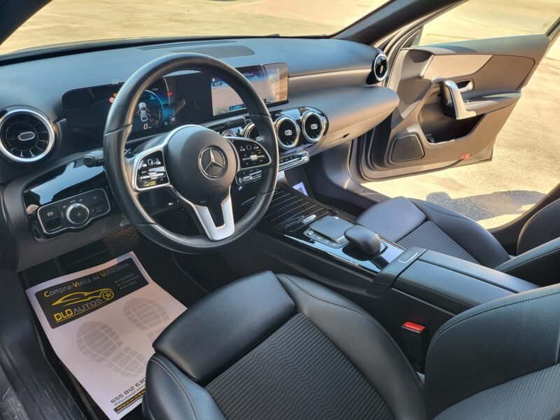 MERCEDES-BENZ CLASE A 180 SEDAN