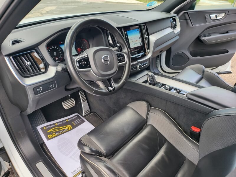 VOLVO XC60 B4 R DESING