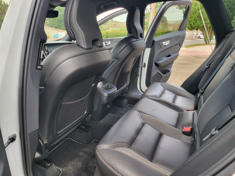 VOLVO XC60 B4 R DESING