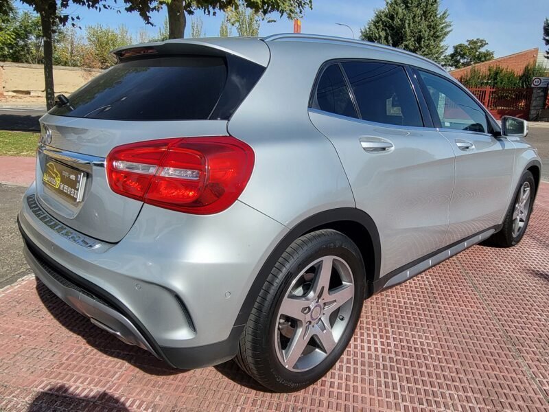 MERCEDES-BENZ GLA 200 AMG