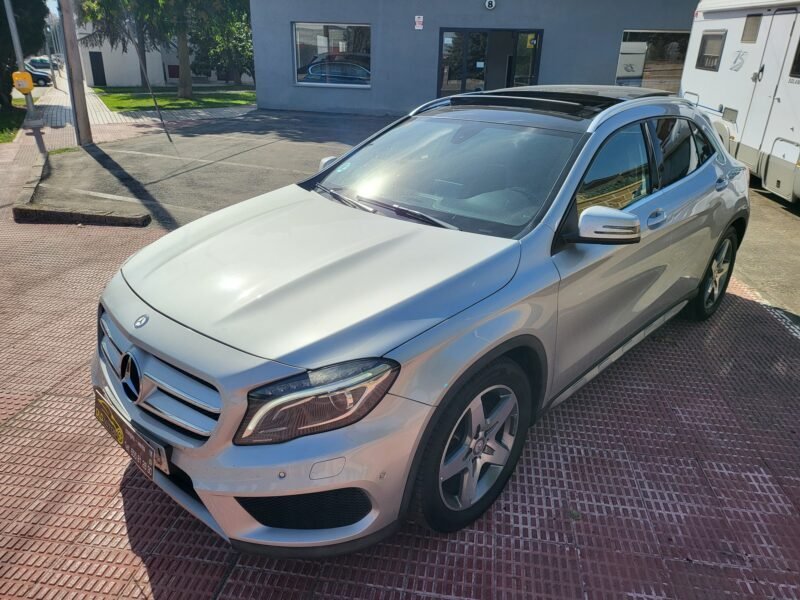 MERCEDES-BENZ GLA 200 AMG