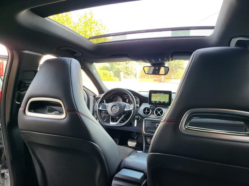 MERCEDES-BENZ GLA 200 AMG