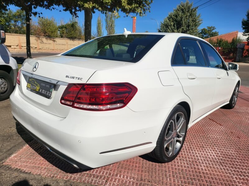 MERCEDES-BENZ CLASE E 220 D