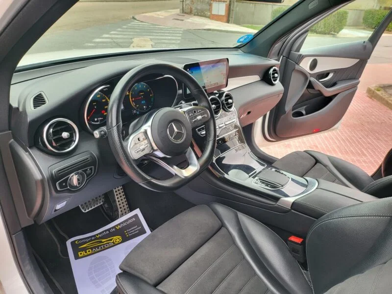 MERCEDES-BENZ GLC 300 de AMG