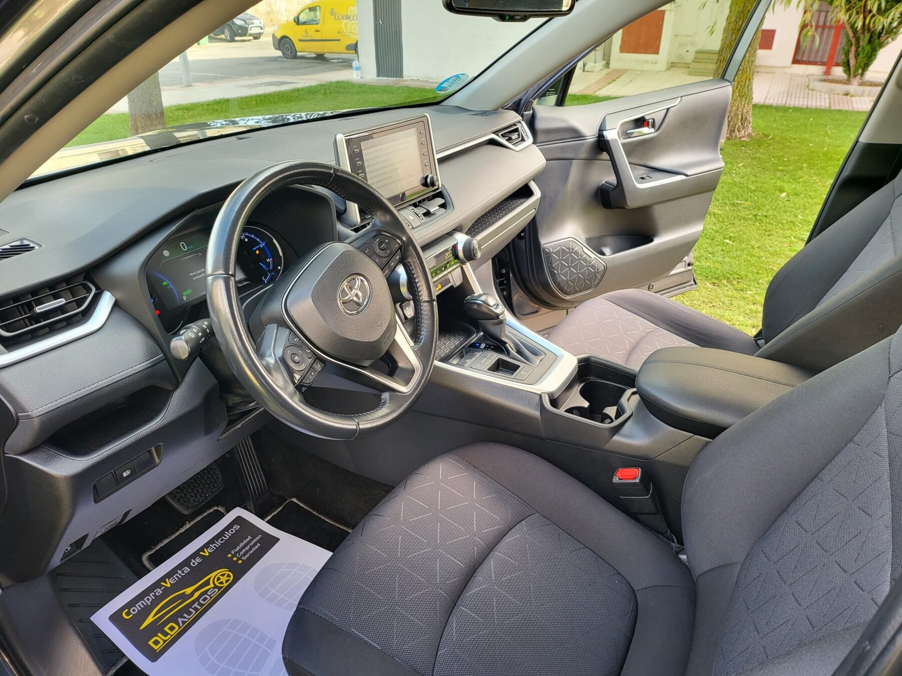 TOYOTA RAV4  2.5l 220H Advance 