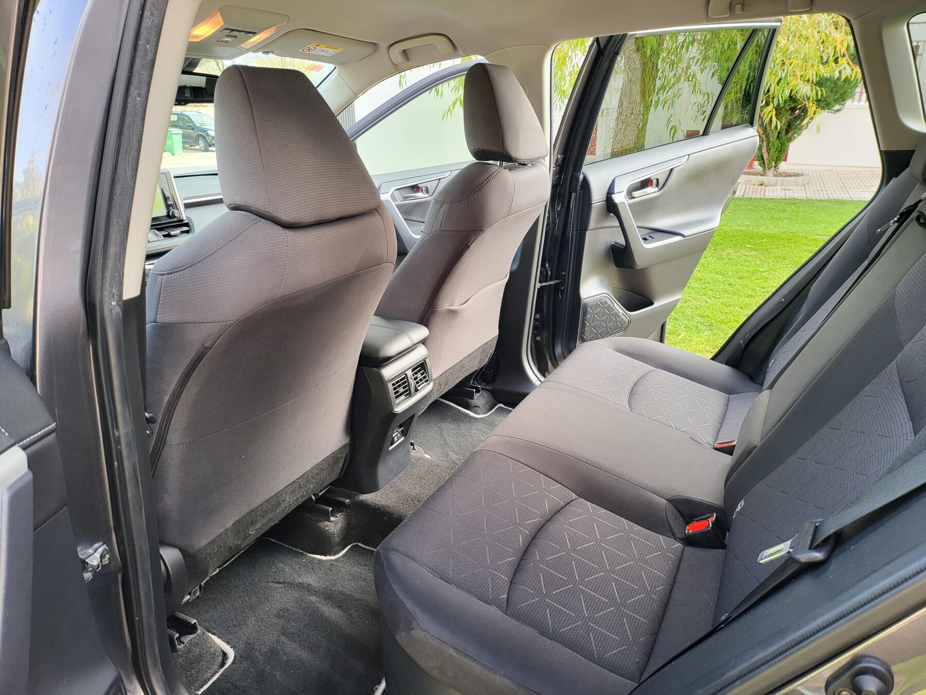 TOYOTA RAV4  2.5l 220H Advance 