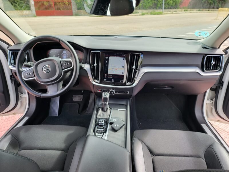 VOLVO V60 D4 MOMENTUM AUT