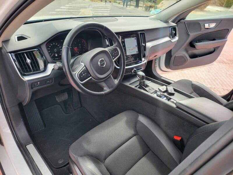 VOLVO V60 D4 MOMENTUM AUT