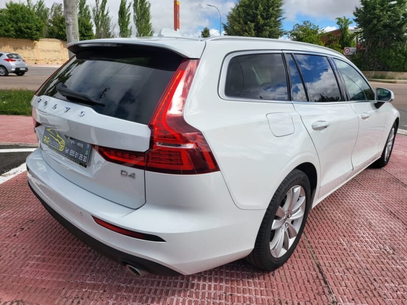 VOLVO V60 D4 MOMENTUM AUT