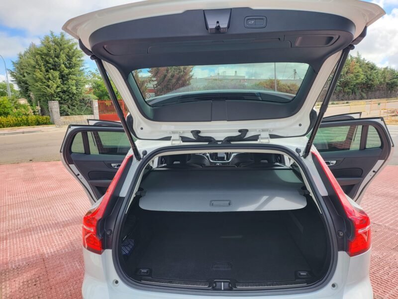 VOLVO V60 D4 MOMENTUM AUT