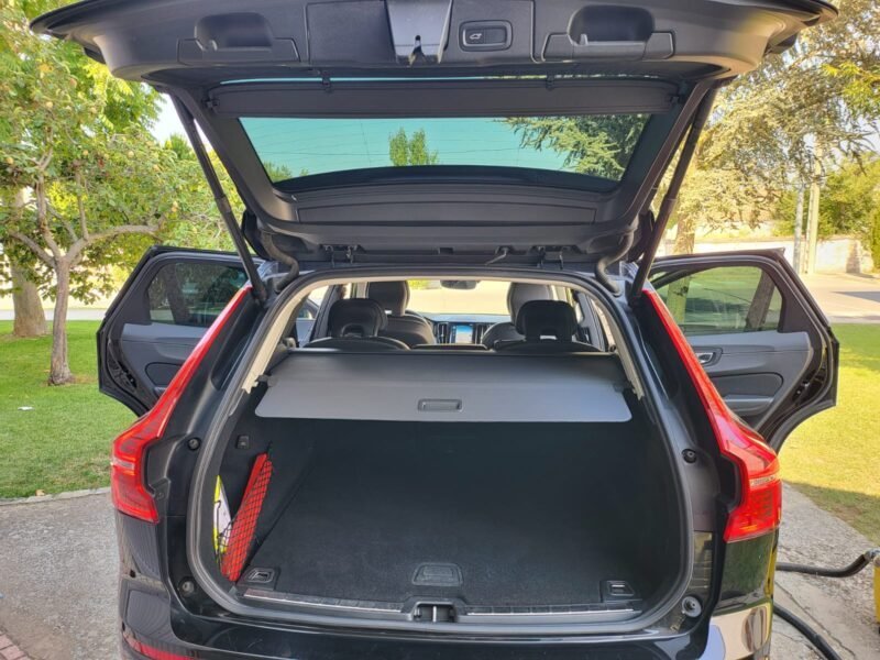 VOLVO XC60 D4 MOMENTUM AUT