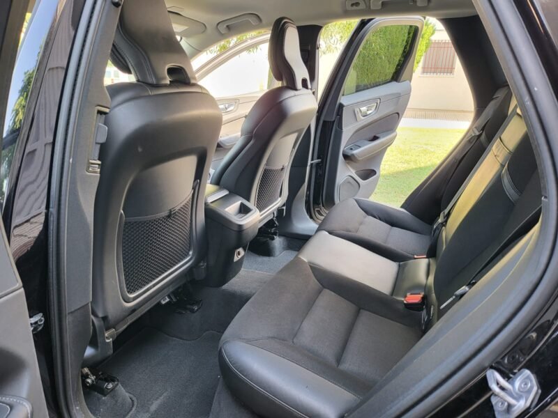 VOLVO XC60 D4 MOMENTUM AUT