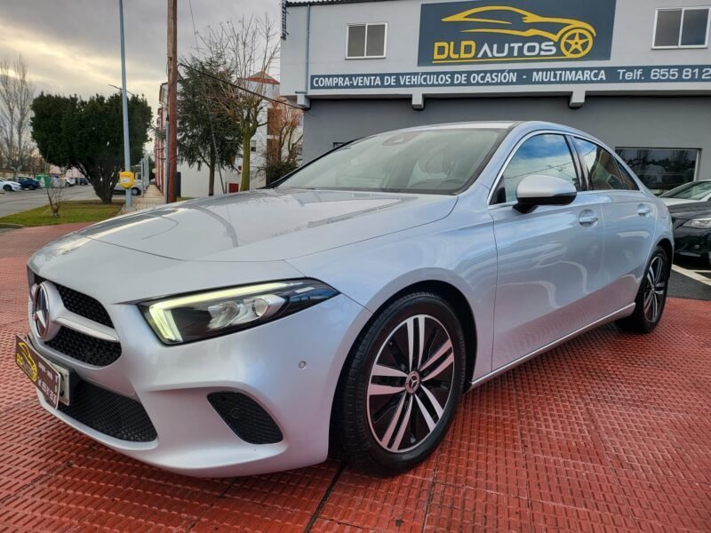 MERCEDES-BENZ CLASE A 180 SEDAN