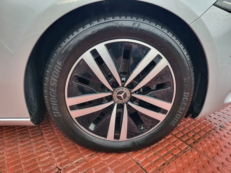 MERCEDES-BENZ CLASE A 180 SEDAN