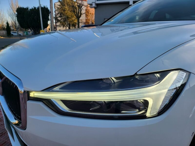 VOLVO XC60 2.0 D4 AWD Momentum Auto 5p.