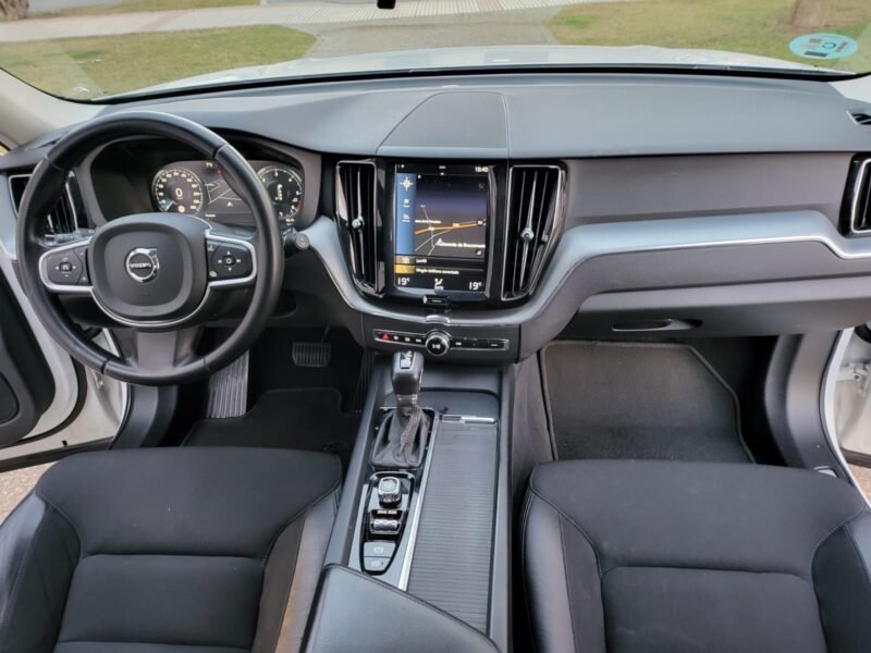 VOLVO XC60 2.0 D4 AWD Momentum Auto 5p.