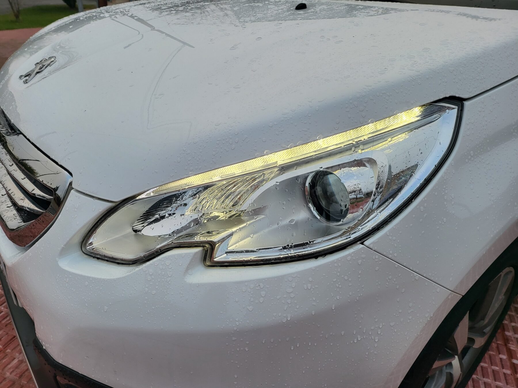 PEUGEOT 2008 GT Line 1.6 BlueHDi SS