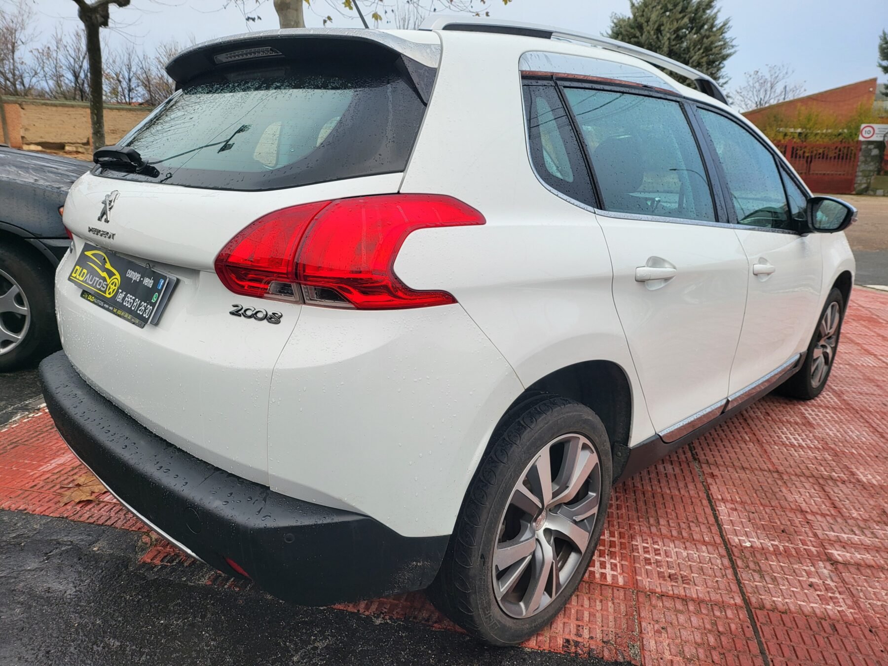 PEUGEOT 2008 GT Line 1.6 BlueHDi SS