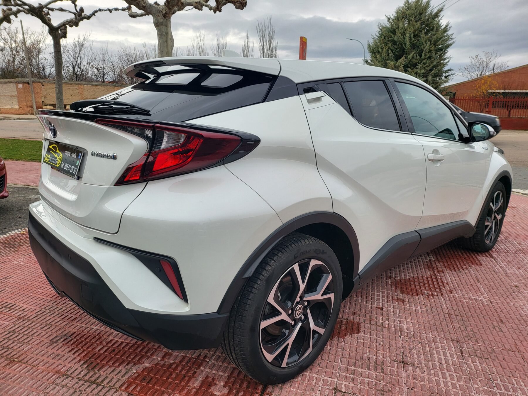 TOYOTA CH-R 1.8 125H ADVANDCE