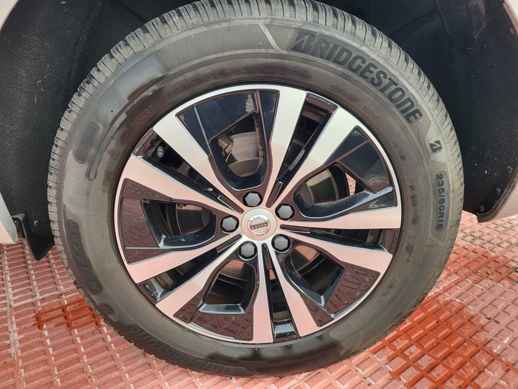 VOLVO XC60 2.0 B4 D Momentum Pro Auto 4WD