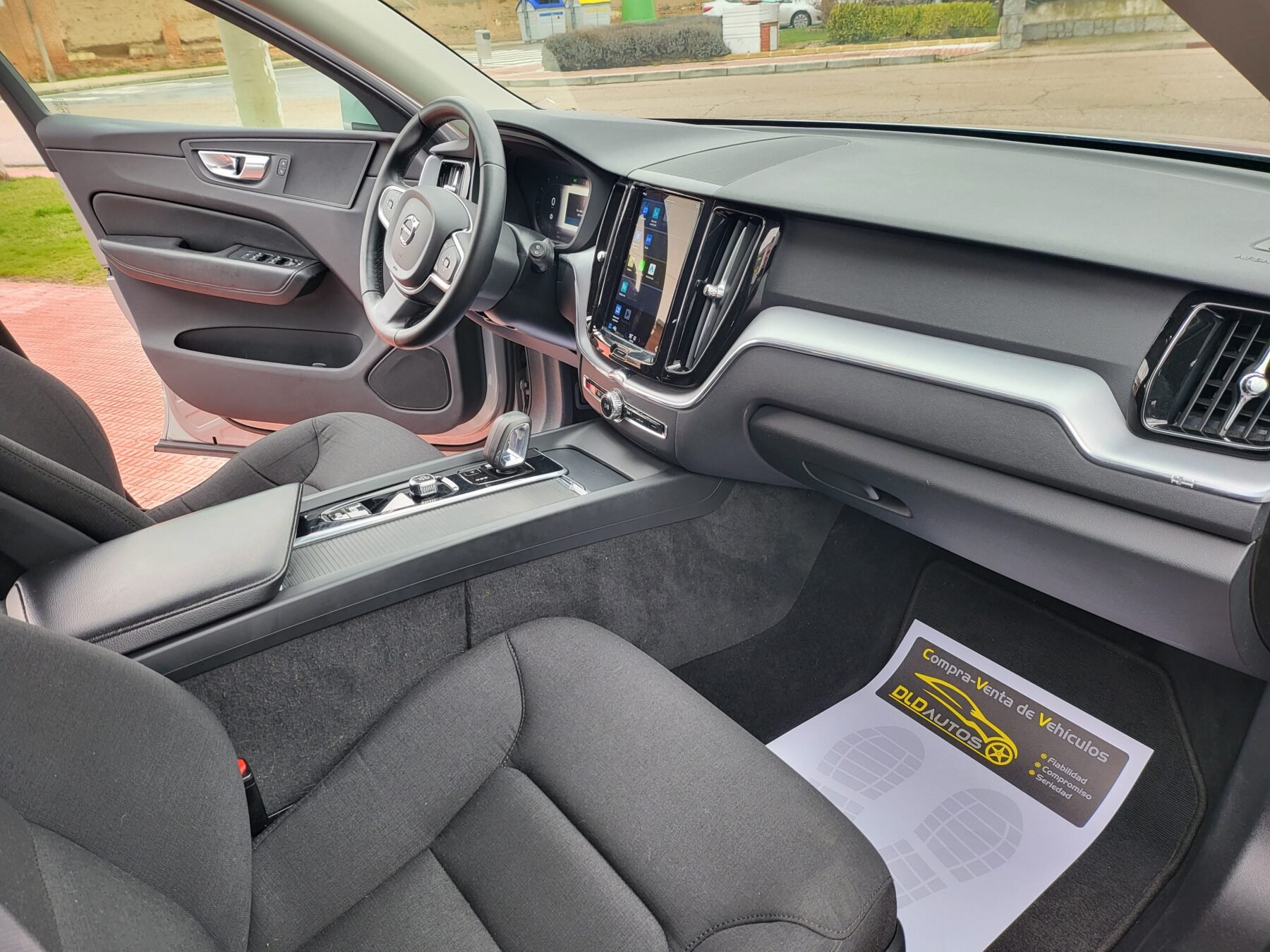 VOLVO XC60 2.0 B4 D Momentum Pro Auto 4WD