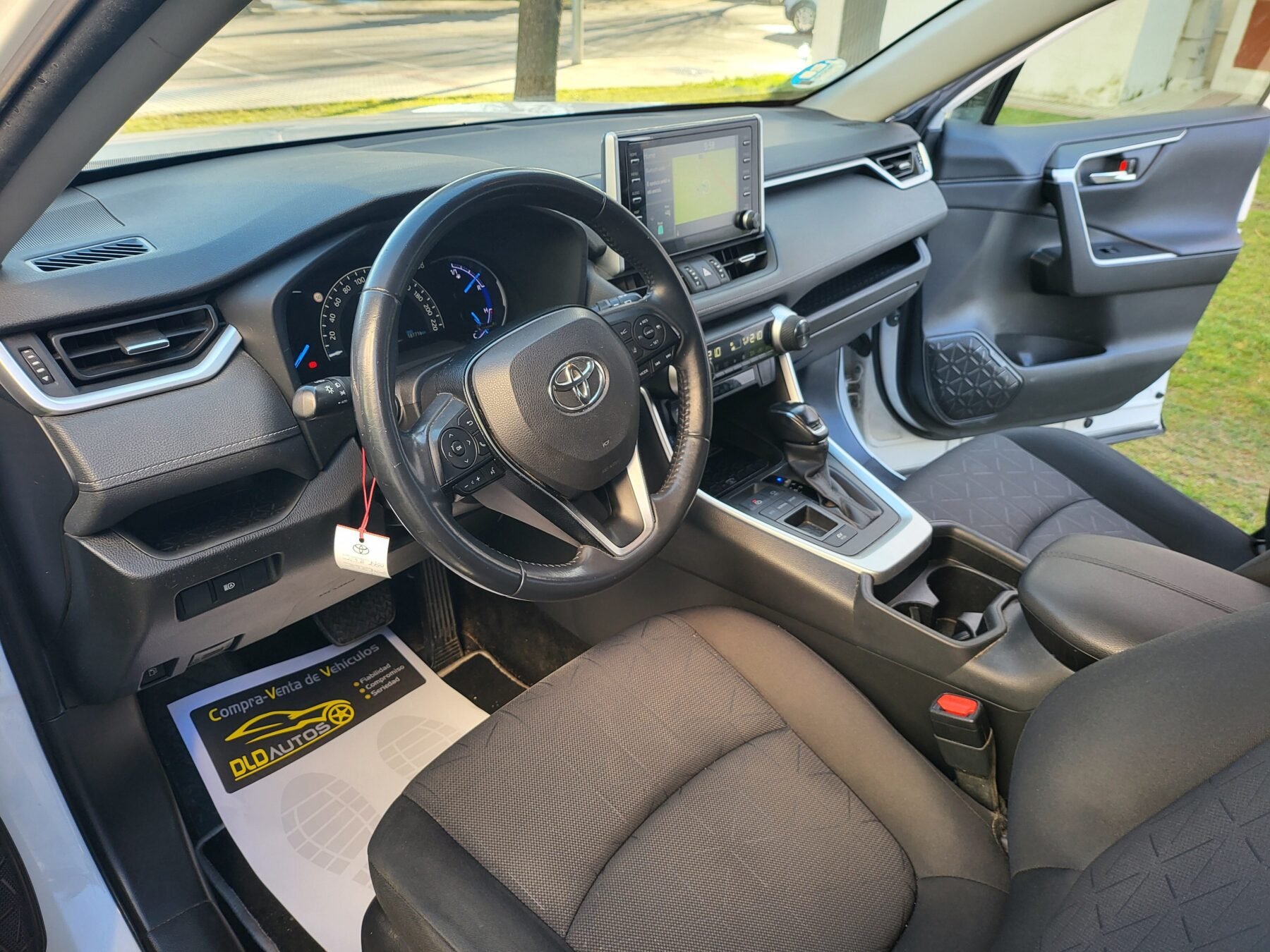 TOYOTA RAV4 2.5l 220H Advance