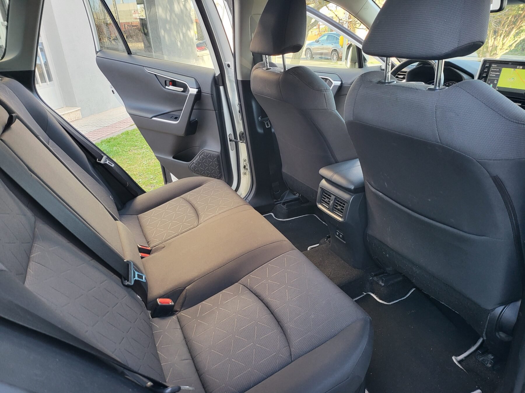 TOYOTA RAV4 2.5l 220H Advance