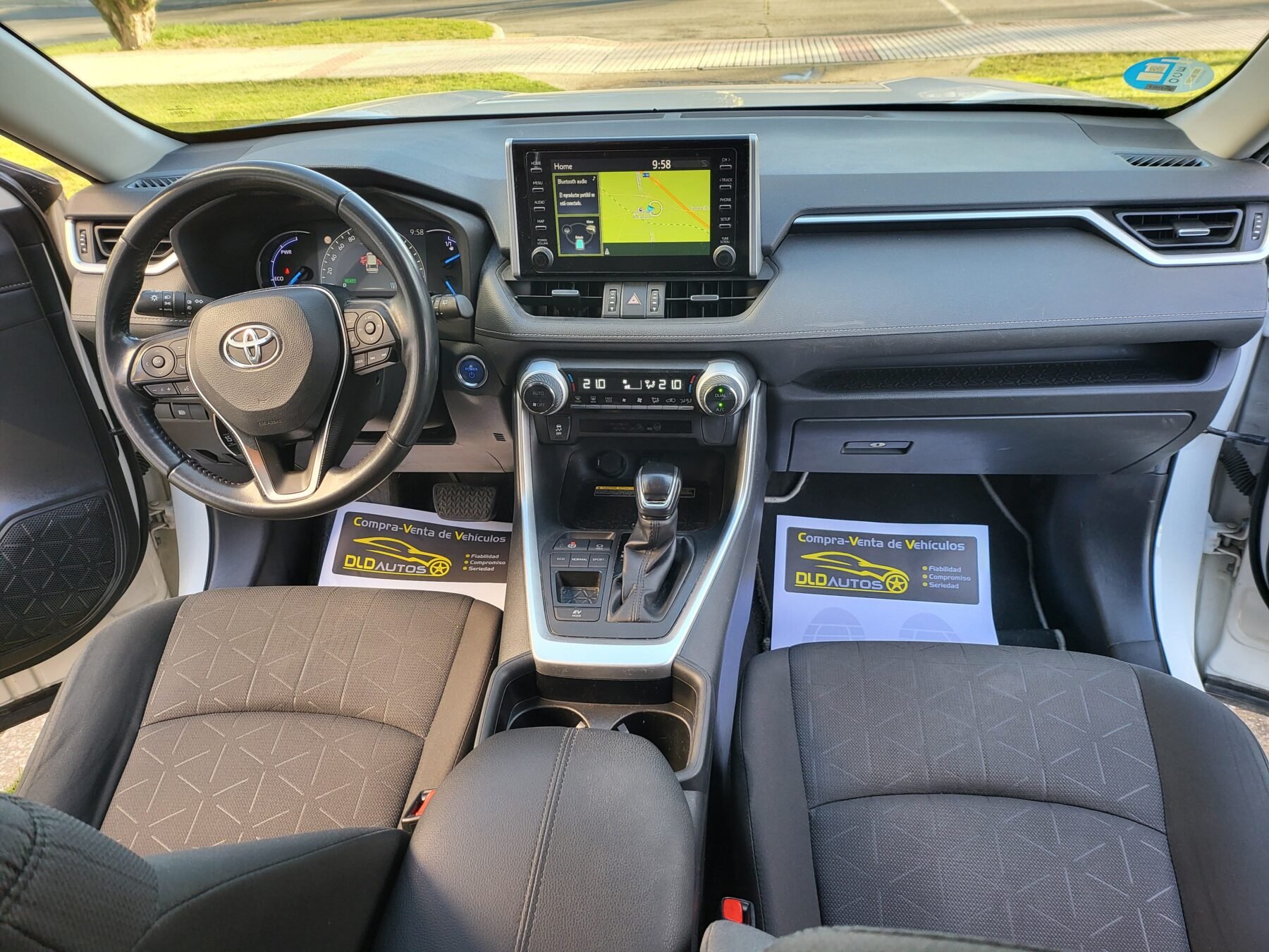 TOYOTA RAV4 2.5l 220H Advance