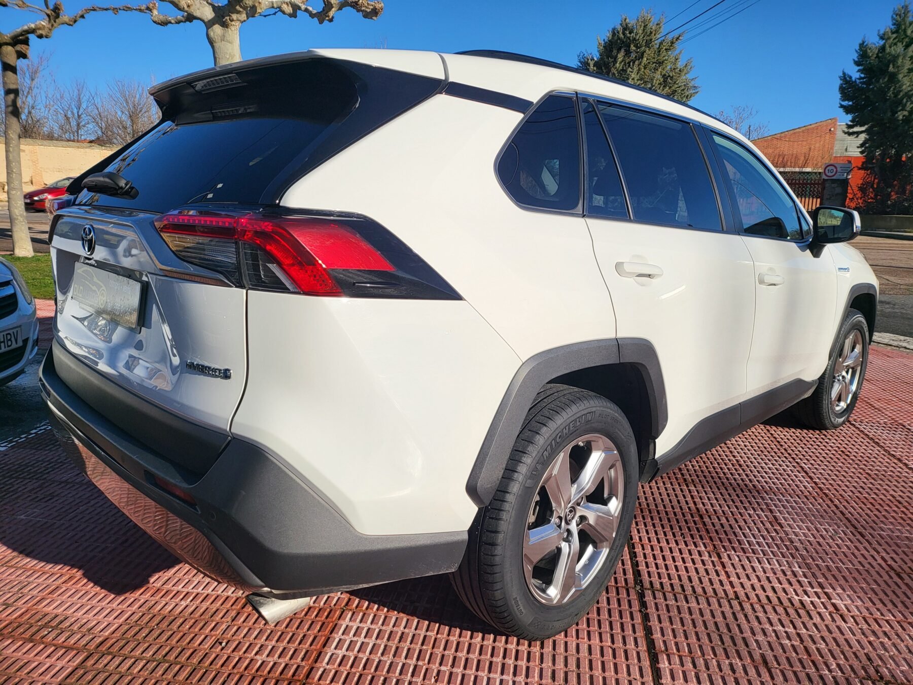 TOYOTA RAV4 2.5l 220H Advance