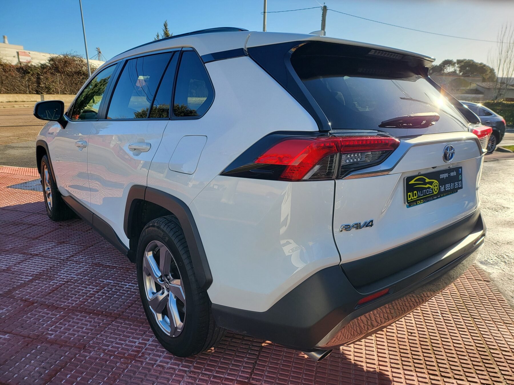 TOYOTA RAV4 2.5l 220H Advance