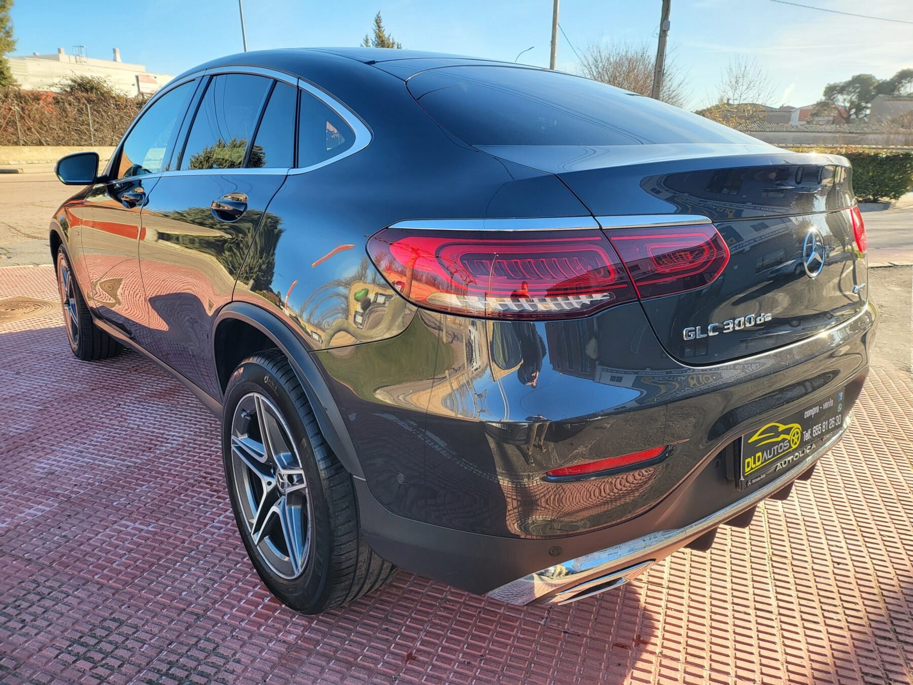 MERCEDES-BENZ GLC COUPE 300 de AMG 4 MATIC