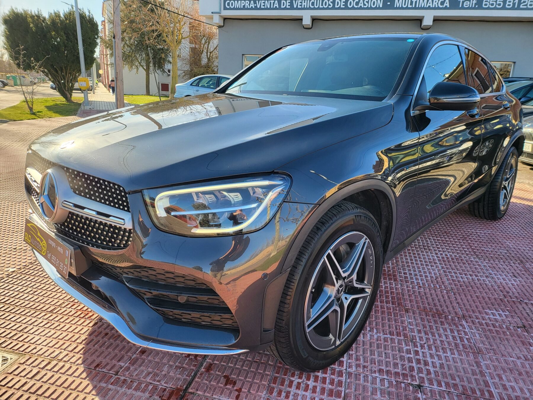 MERCEDES-BENZ GLC COUPE 300 de AMG 4 MATIC