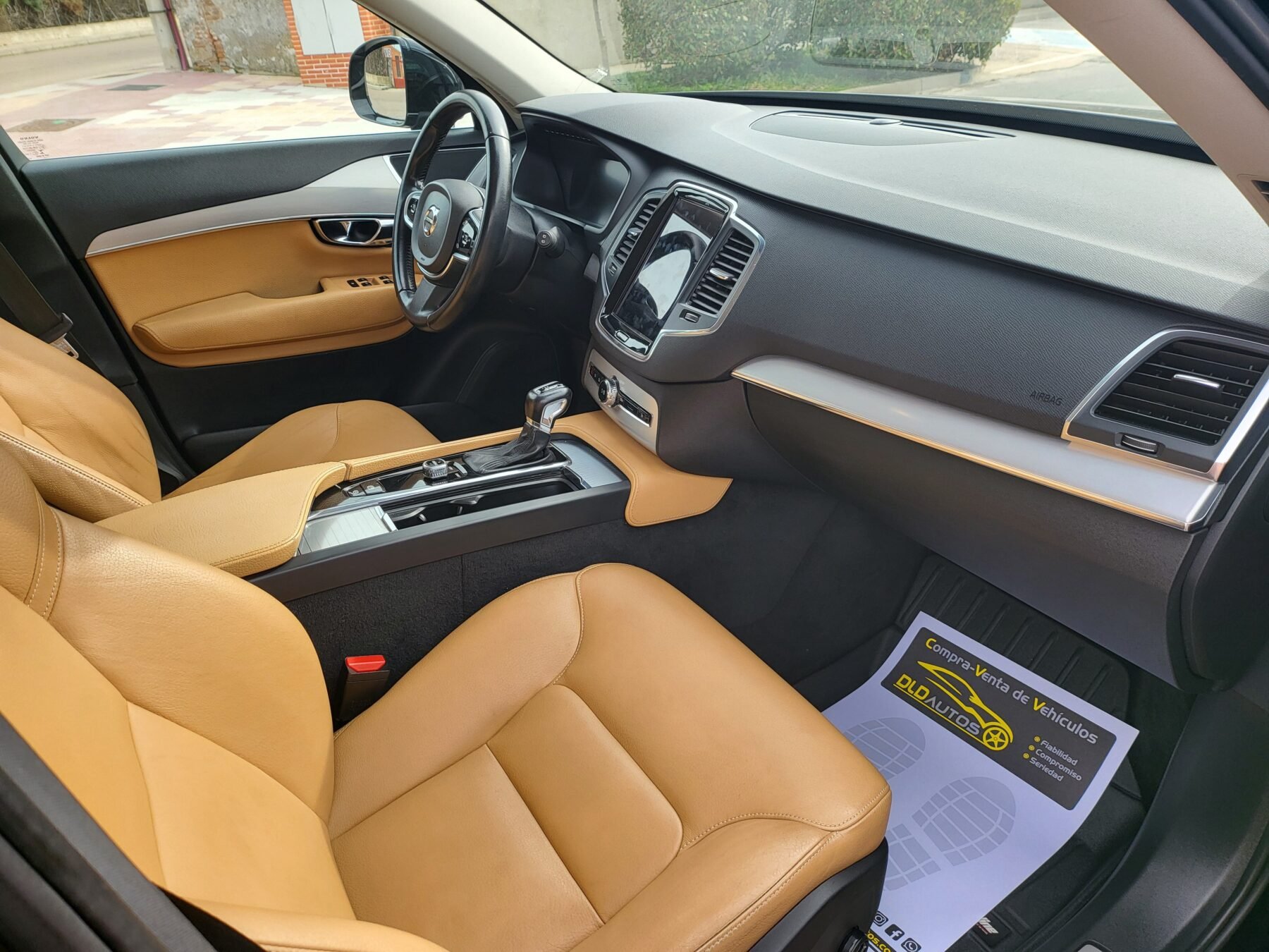 VOLVO XC90 MOMENTUM D5