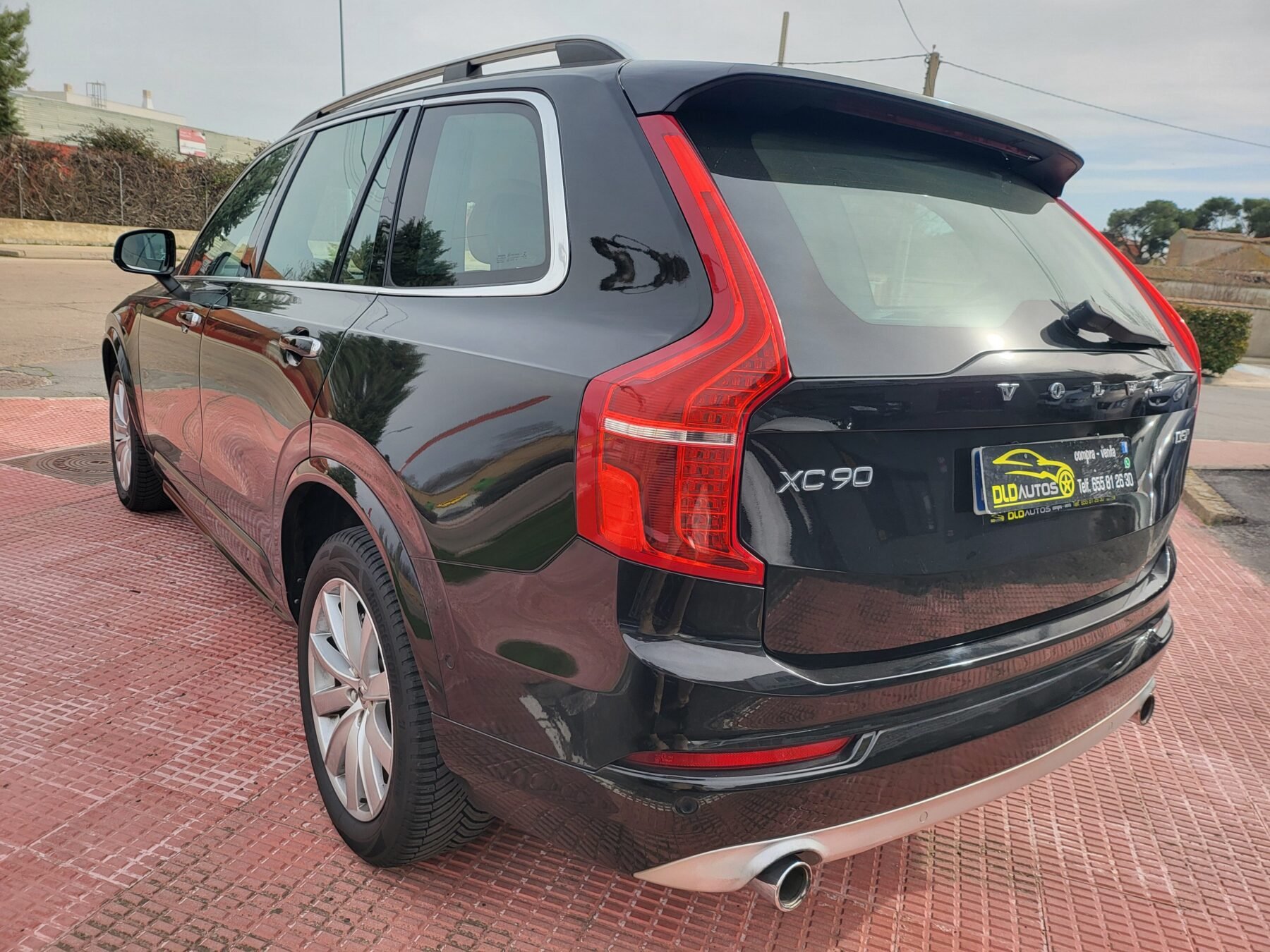 VOLVO XC90 MOMENTUM D5