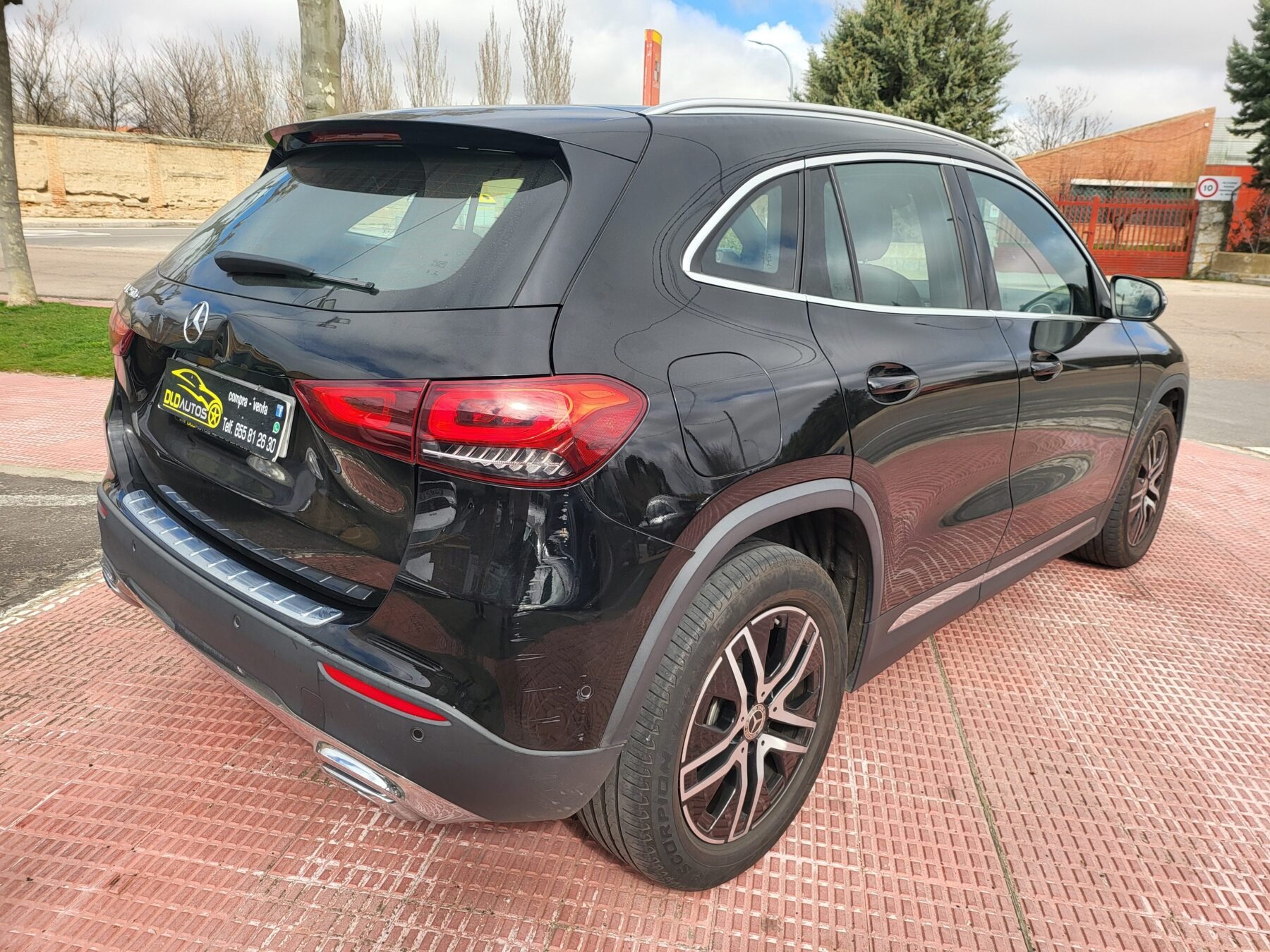 MERCEDES-BENZ GLA 250 E