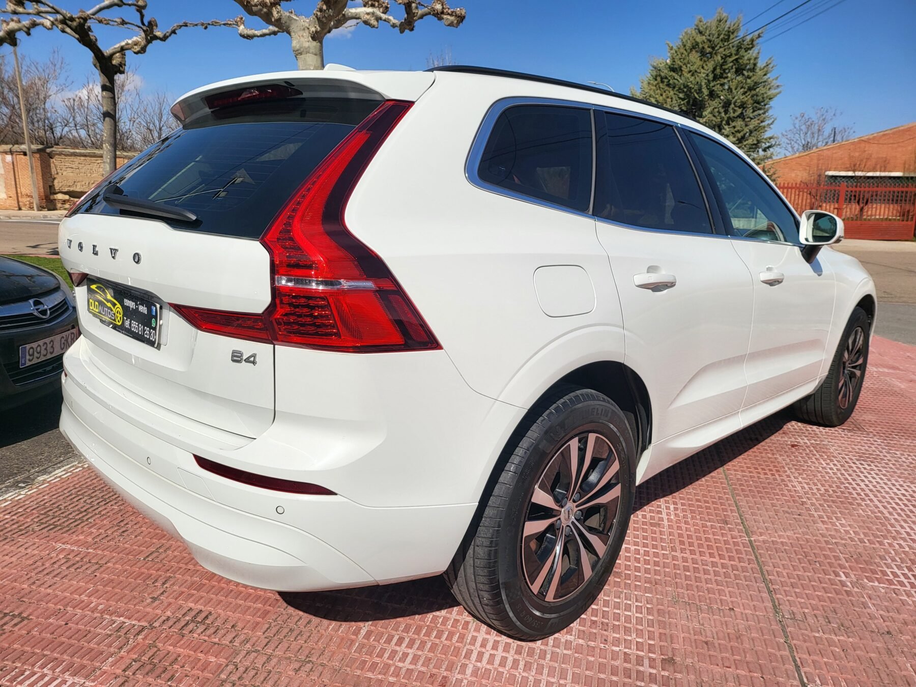 VOLVO XC60 B4 D Momentum Pro